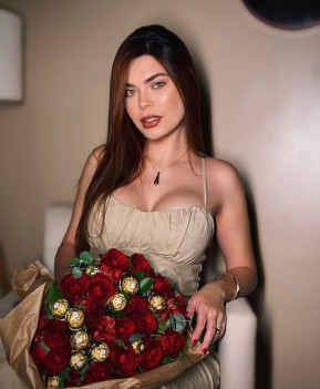 A hot Russian model and actress available only for cash payments.